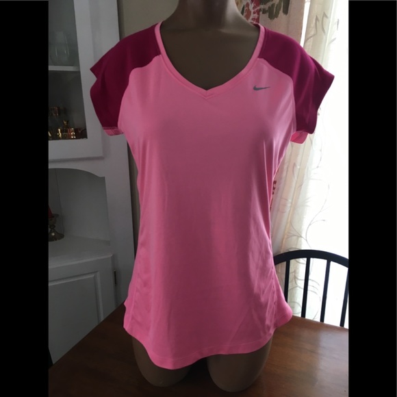 Nike Tops - ✨Nike athletic top✨